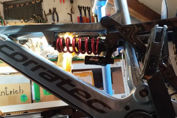 Corratec e-MTB mit Bosch – Federung / Dämpfer Service in St. Gallen